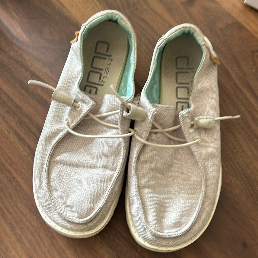 Hey dudes size 5